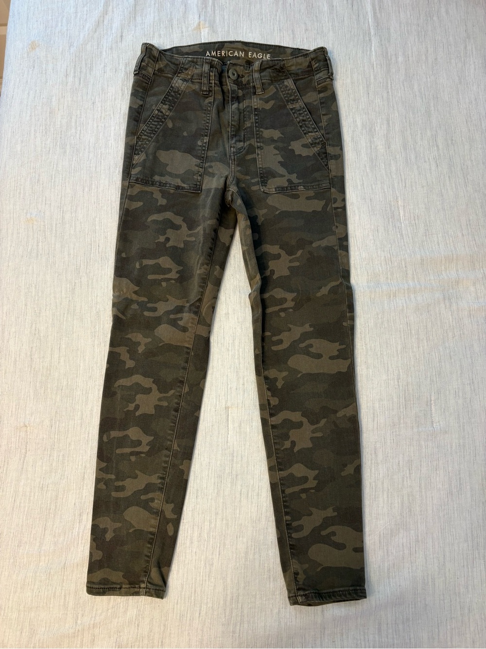 American Eagle Camo Hi-Rise Jegging Crop Jeans Size 6 Regular